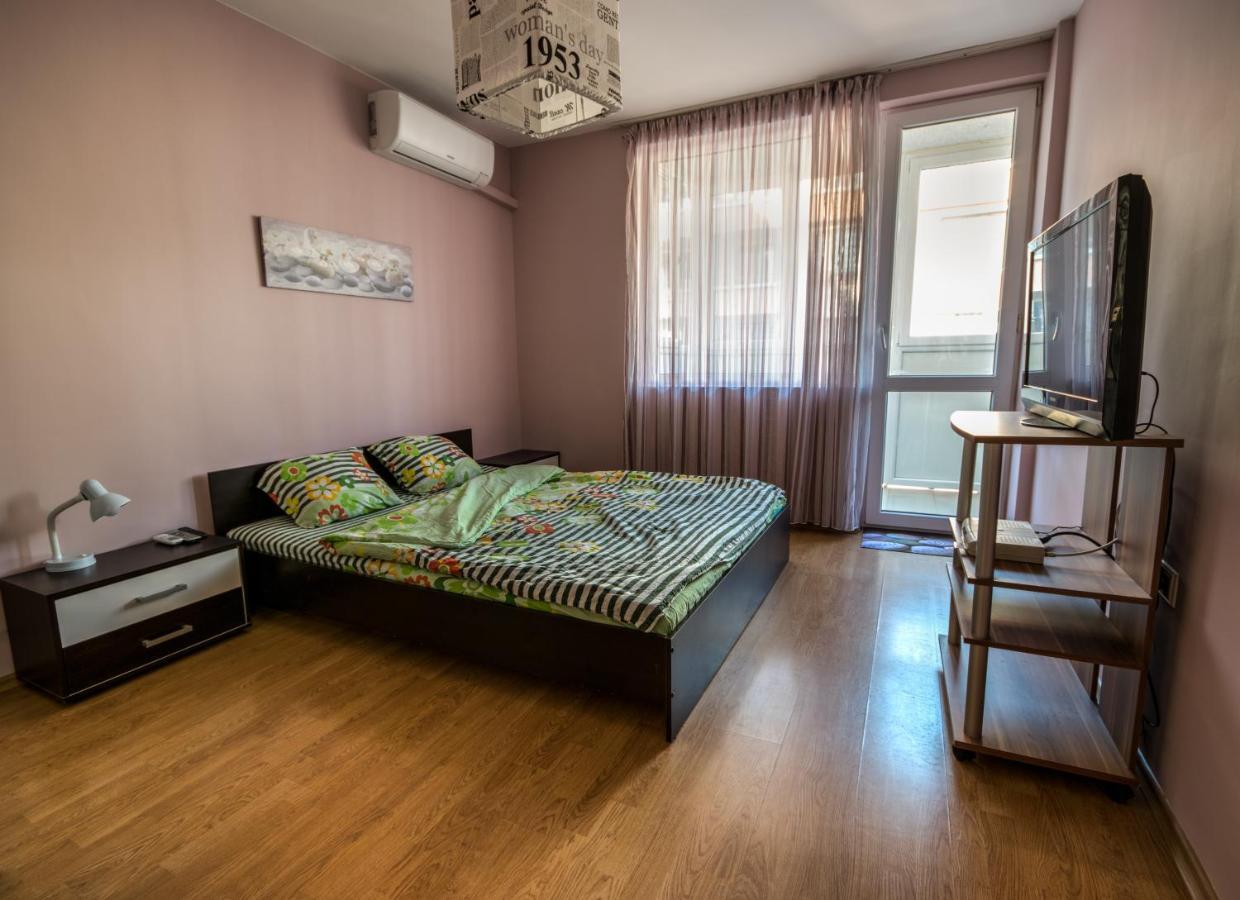 Great Apartment Near The Sea,Central Place! Бургас Екстериор снимка